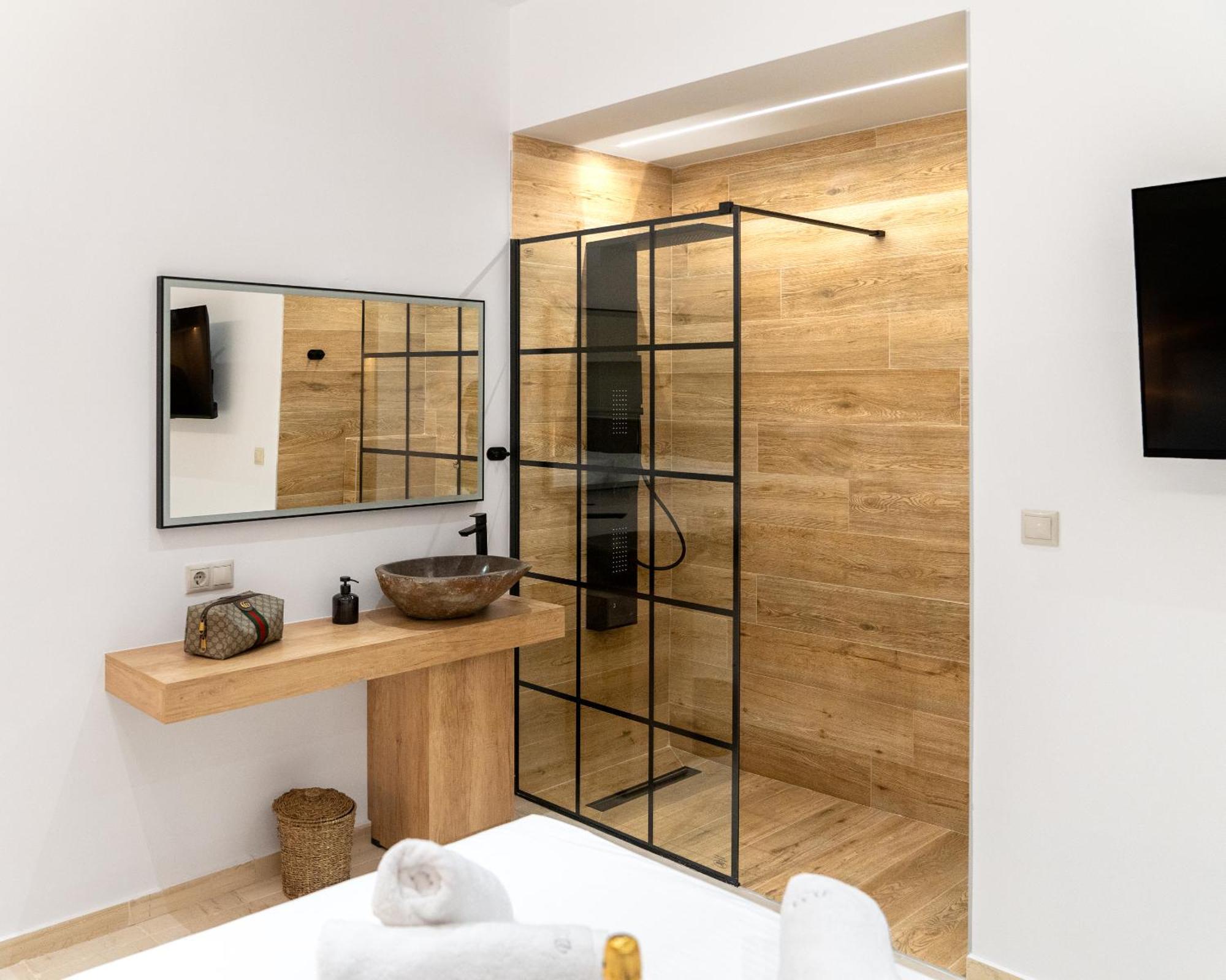 Luxury Suite In Downtown イラクリオン エクステリア 写真